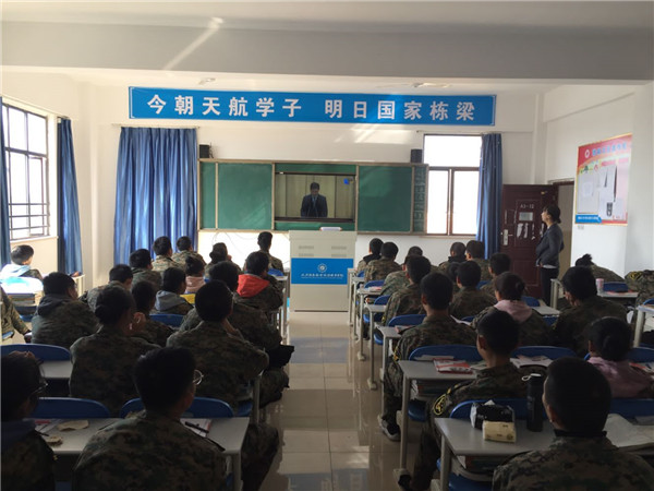 1573731258321877.jpg 學(xué)生收看報(bào)告會(huì)4.jpg