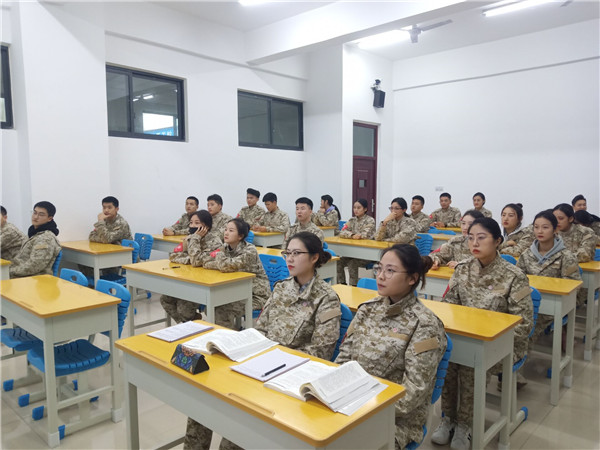 1573731262129839.jpg 學(xué)生收看報(bào)告會(huì)5.jpg